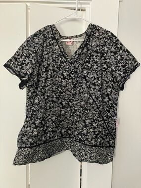 White Cross Black and White Floral V-Neck Scrub Top
